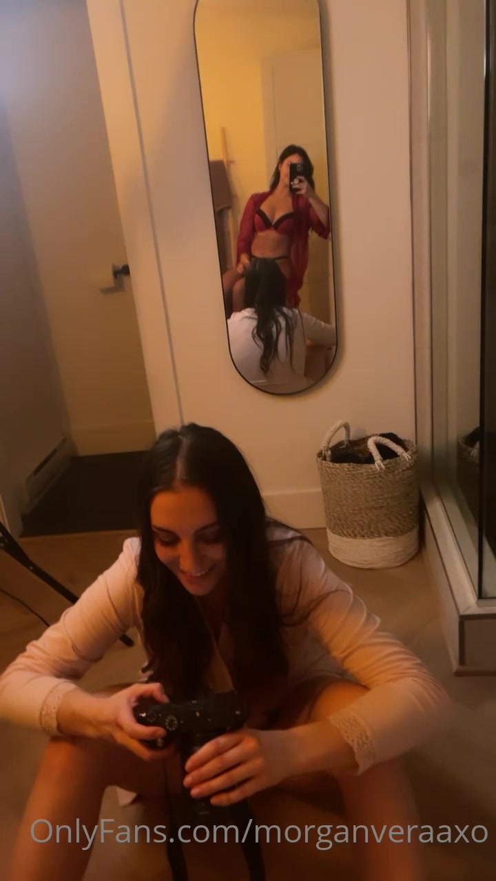 Morgan Vera Sex Tape Onlyfans Video with her friends !!! Lesbian