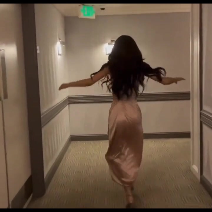 Rachel Zegler in Hotel – Hot Video
